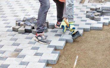 Pflasterarbeiten mit Präzision: Wege und Einfahrten, die überzeugen
